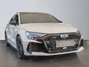Audi RS3 Limousine 2.5 TFSI quattro Sportabgas/Sonos/Schalensitze/Dynamik/P Bild 2