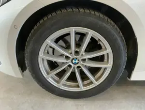 BMW 320 320d Touring xDrive Aut.M Sport Bild 2