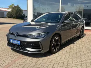 Volkswagen Passat 2.0 TDI 4M R-Line Matrix AHK HeadUp DCC EasyOpen Bild 2