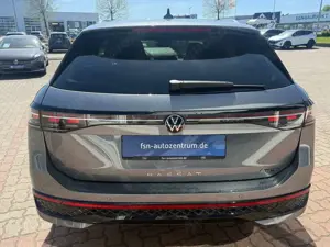 Volkswagen Passat 2.0 TDI 4M R-Line Matrix AHK HeadUp DCC EasyOpen Bild 5