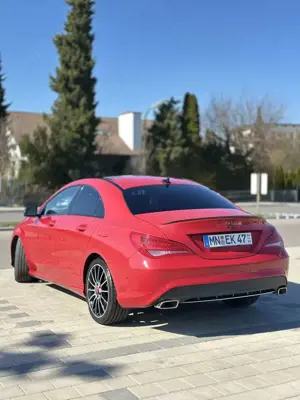 Mercedes-Benz CLA 220 CDI 7G-DCT Urban Bild 2