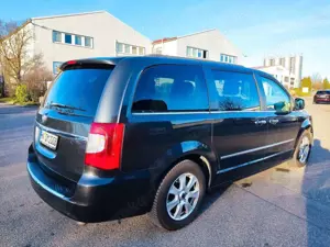 Lancia Voyager Gold 2.8 JTDM ***XENON+NAVI+2xDVD+KAM*** Bild 4