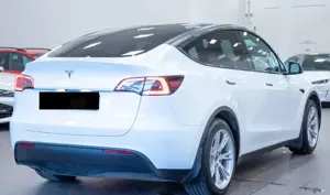 Tesla Model Y RWD *PANO* Bild 3