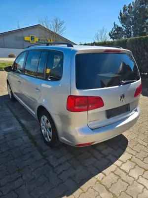 Volkswagen Touran 1.4 TSI/7-Sitzer/ el. Panoramadach/Euro 5 Bild 4
