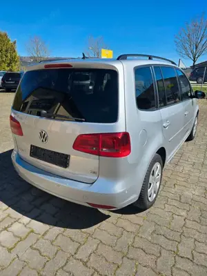 Volkswagen Touran 1.4 TSI/7-Sitzer/ el. Panoramadach/Euro 5 Bild 3