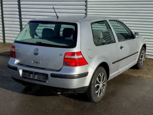 Volkswagen Golf 1.6 Automatik-Kamera-Scheckheft-Klima-91TKM