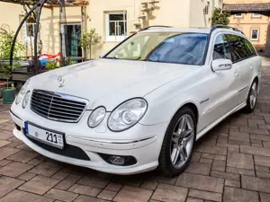 Mercedes-Benz E 55 AMG E 55 AMG T Sammler Holz Dynamic Seats Bild 2