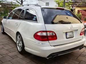 Mercedes-Benz E 55 AMG E 55 AMG T Sammler Holz Dynamic Seats Bild 3