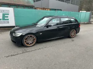 BMW 320 320d DPF Touring  M Paket Ponoramadach Alcantara Bild 2