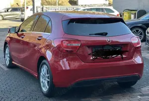 Mercedes-Benz A 200 Mercedes-Benz A 200 d *AHK *Pano *Tempomat *Bi-Xen Bild 2