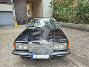 Mercedes-Benz CE 230 Baureihe W123 Bild 4