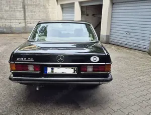 Mercedes-Benz CE 230 Baureihe W123 Bild 5