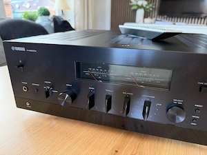 Yamaha R-N2000a High End Netzwerk Receiver Verstärker von 12.25 OVP