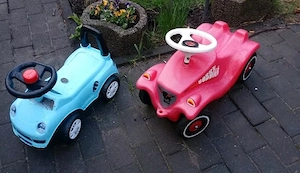 Biete an wie beschrieben 2 x Bobby car an 