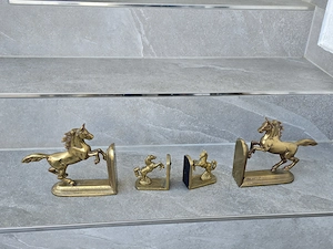 4 alte prächtige Pferde Buchstützen Massiv Messing 2,7 kg