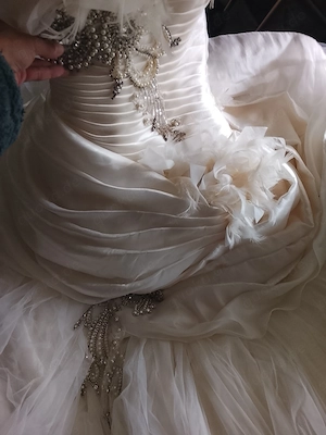 Brautkleid mit integriertem Reifrock zu verkaufen  Bild 2