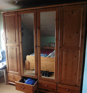 Kleiderschrank in Kiefer (Vollholz)