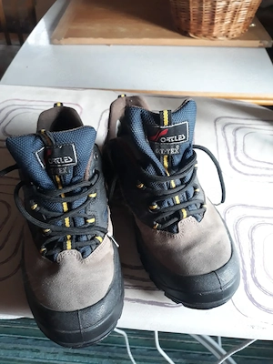 WANDERSCHUHE guter zustand  Gr. 40 Hellbraun -- sandalen gr.40 weiß Absatzhöhe 8 cm für Damen