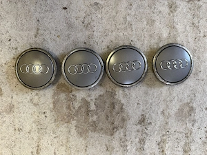 Audi Nabendeckel 4x - passen z.B. für A5 8T aus 2009