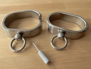 Handfesseln Handreif oval Edelstahl Metall * mit O-Ring * Neu * BDSM, Domina, Sklave