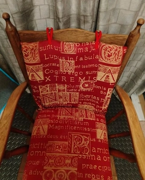 Holzstuhl mir Armlehnen aus Holz 150 Jahre alt 