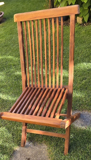 Sehr gut erhaltender Gartenstuhl aus Teakholz, kaum benutzt