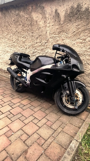 Suzuki gsx R 600 Bild 2