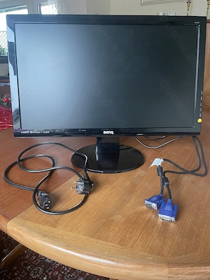 Monitor, 21,5 Zoll mit allen Kabeln