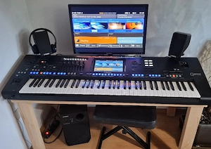 Yamaha Genos mit viel Zubehör