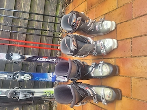 Ski - Schuhe - Stöcke zu verschenken