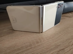 Samsung Galaxy flip 3