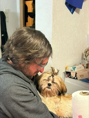 Kleine Diva mit zwei Zöpfen    