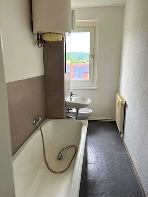 san. 1Zi. Whg. mit Wanne, Keller, Pkw-Stellpl., in Sangerhausen   Großleinungen Bild 2