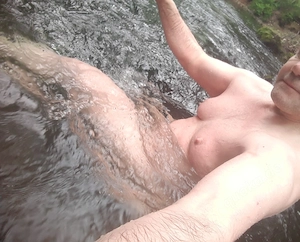 Nacktbaden im Wald 