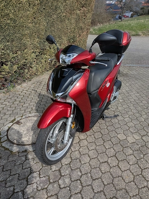 werkstattgewartete Honda SH 125i zu verkaufen