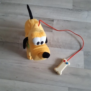 walking Pluto Disney