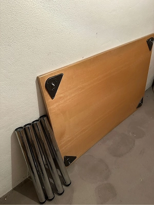 Bürotisch groß ( 1,50 m lang und 1 m breit ) 