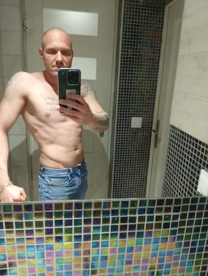 Biete mich als Escort an für nette Damen.