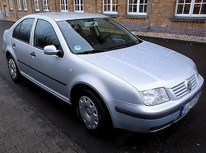 Volkswagen Bora 1.6 gut, durchrepariert u tagfrischer TÜV Bild 5