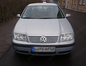 Volkswagen Bora 1.6 gut, durchrepariert u tagfrischer TÜV Bild 4