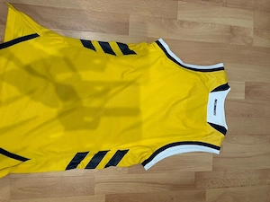 Neuwertiges Basketball-Set (Shirt & Hose)   Top Zustand