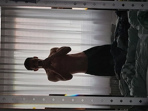 Ältere Partnerin gesucht für unverbindlichen heißen Spaß. 