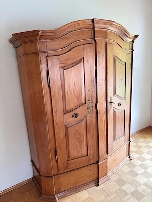 Antiker Bauernschrank mit Charakter & Patina Bild 6