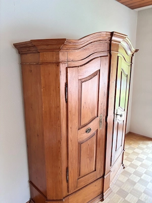Antiker Bauernschrank mit Charakter & Patina Bild 5