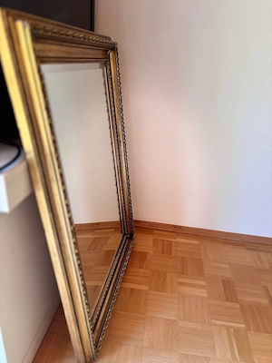 Antiker Wandspiegel mit klassischem Goldrahmen   starke Präsenz Bild 4