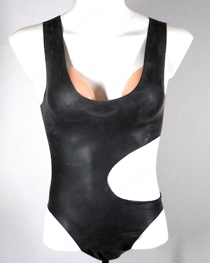 Diverse Latexoutfits zu verschenken, gegen Profi-Fotoshooting Bild 5