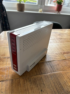 AVM FRITZ!Box 6690 Cable, (Wi-Fi 6) WLAN Mesh Kabelrouter mit Modem 6000 Mbit s Bild 2