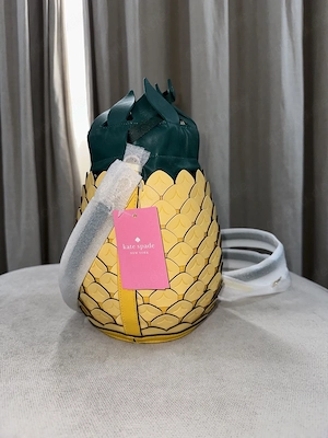 Kate Spade Novelty Ananas-Umhängetasche aus Leder (Bucket Bag)   Neu