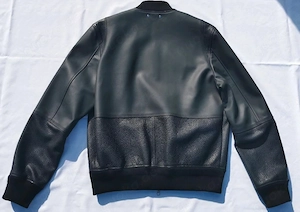 Louis Vuitton Lederjacke im Bomber-Stil.