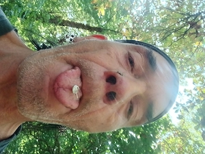 Er sucht sie für regelmädig Bild 3